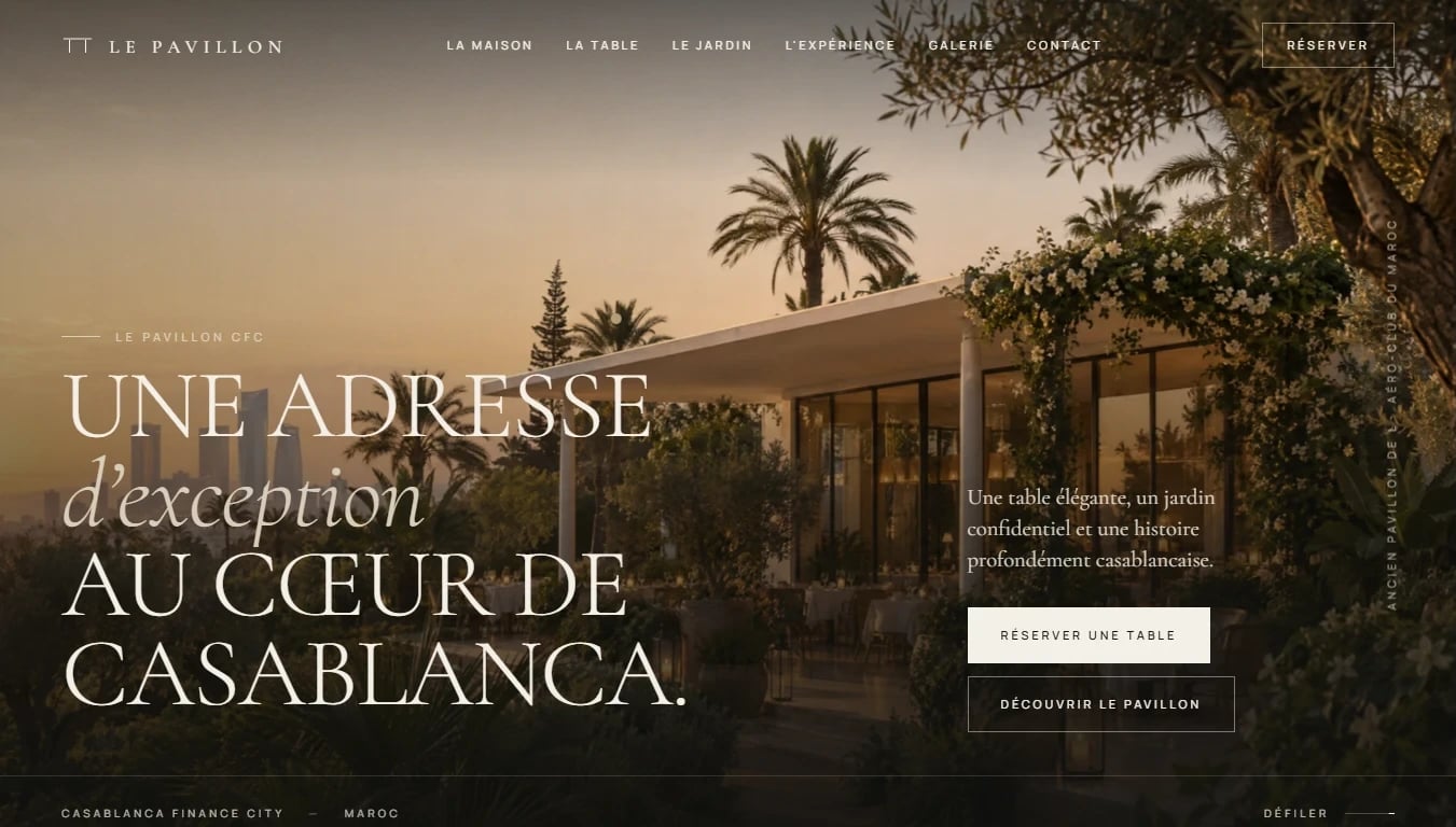 Le Pavillon website home page: the pavilion at sunset among palms and olive trees, with the headline “Une adresse d’exception au cœur de Casablanca” and a “Réserver une table” button